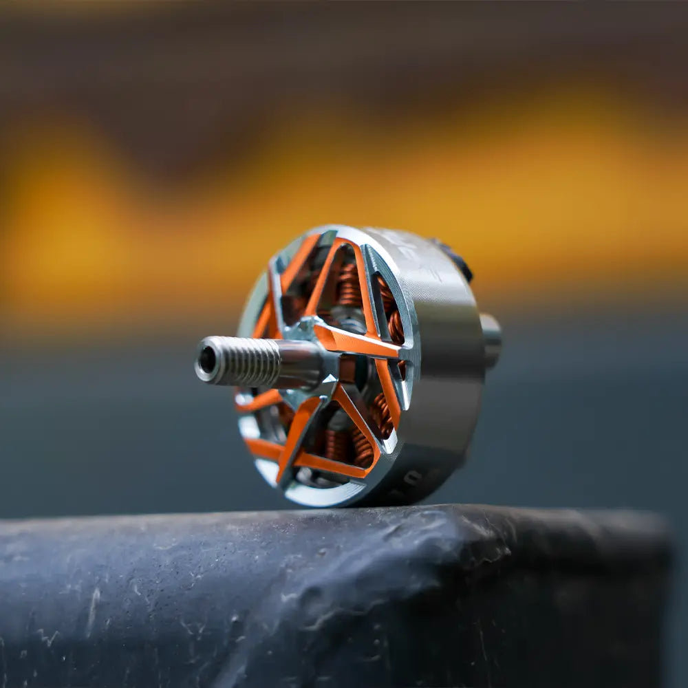 Jõudlusrikas T-Motor Pacer P2306 V3 mootor FPV droonile